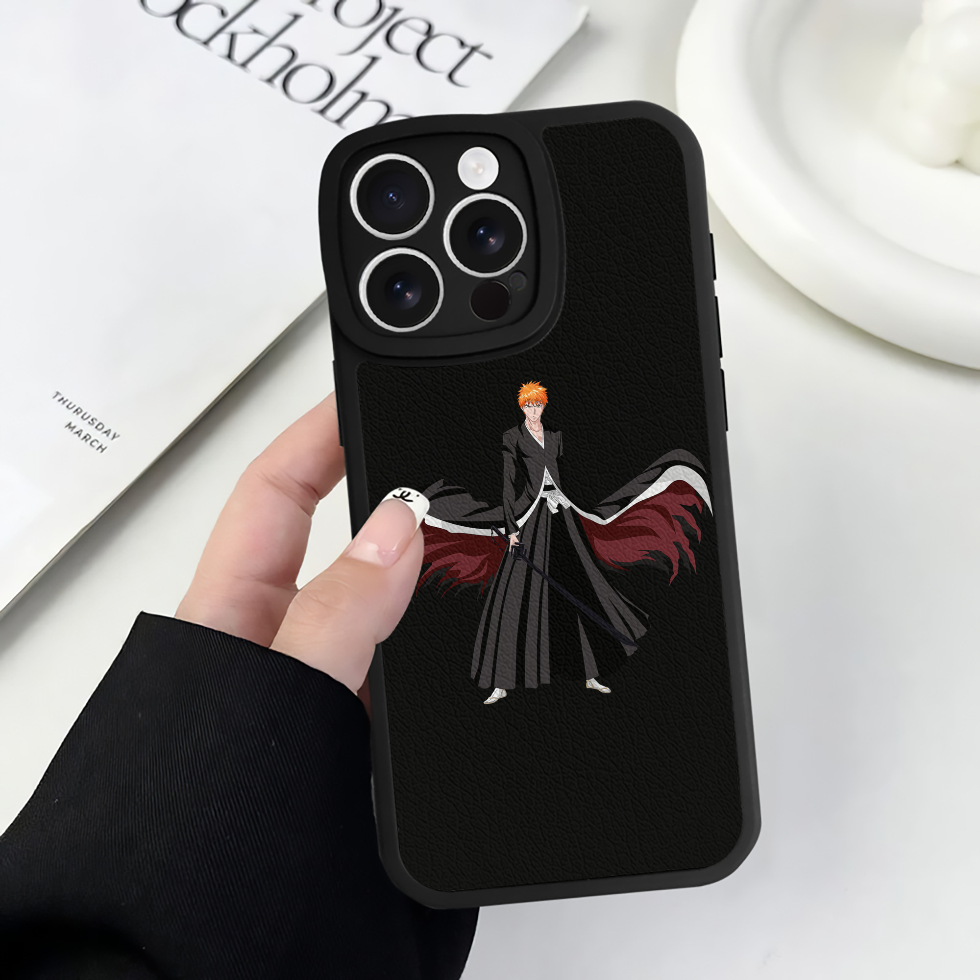 （画像用） ブリーチ 黒崎一護（くろさき いちご）BLEACH Kurosaki Ichigo 【iPhone 16シリーズ対応】シリコンスマホケース（レザー調） 材質：シリコン